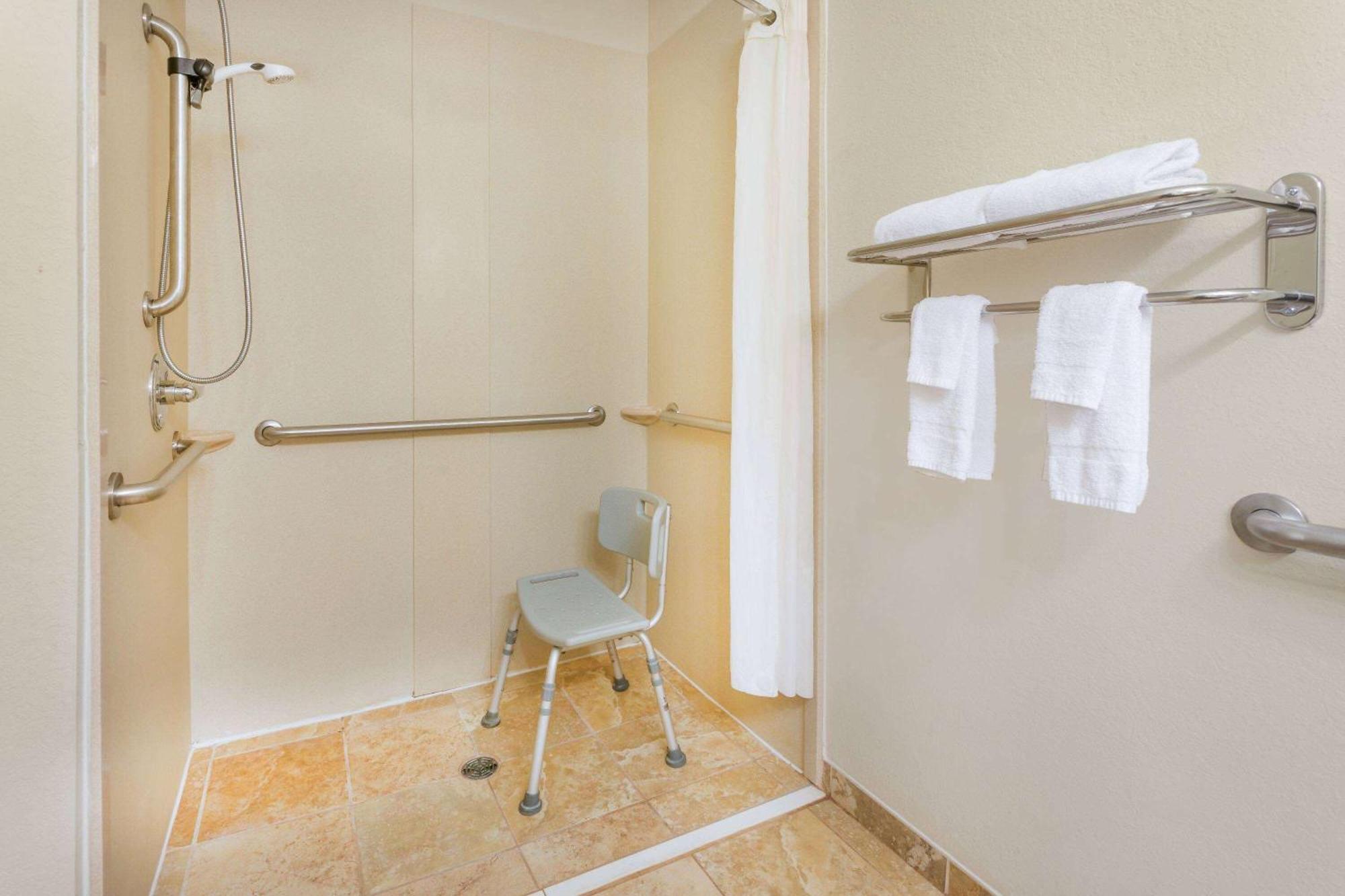 Days Inn By Wyndham Semmes Mobile Bagian luar foto