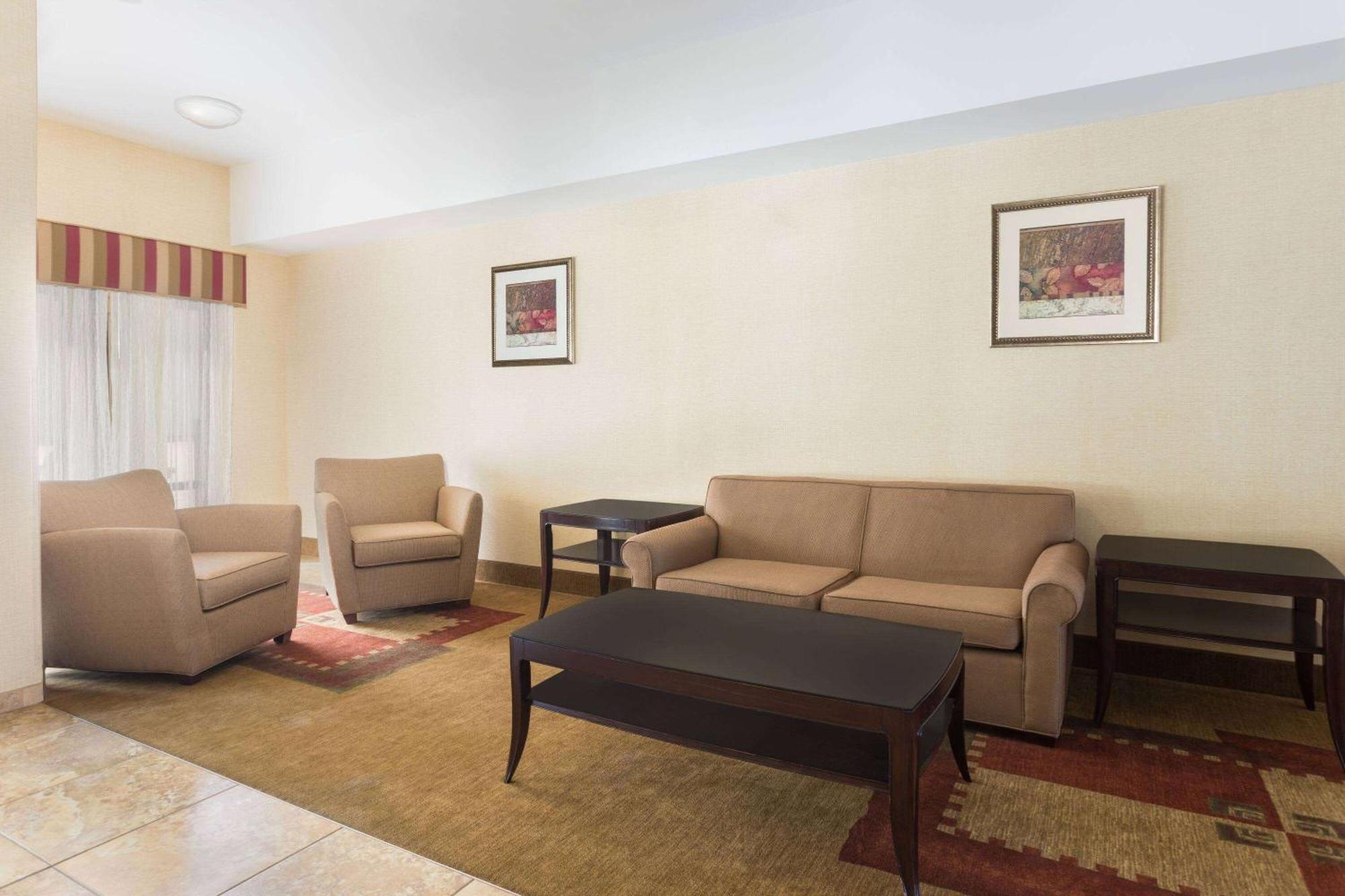 Days Inn By Wyndham Semmes Mobile Bagian luar foto