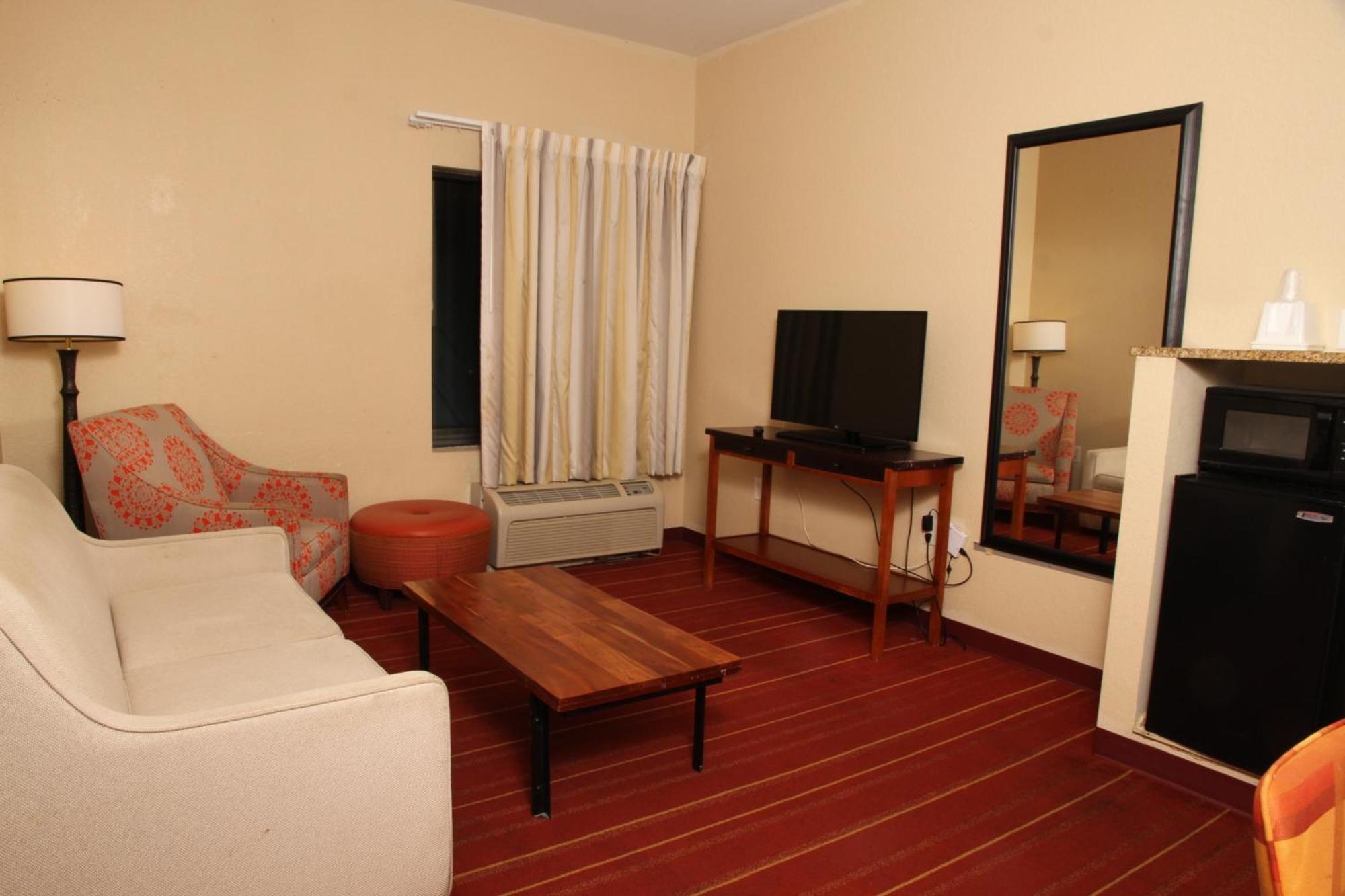 Days Inn By Wyndham Semmes Mobile Bagian luar foto