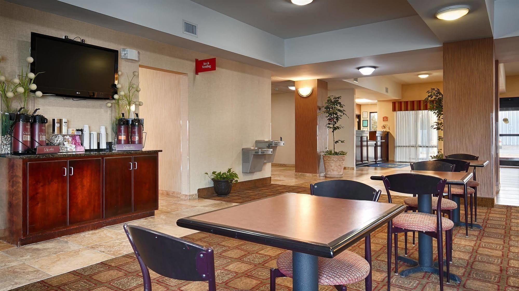 Days Inn By Wyndham Semmes Mobile Bagian luar foto