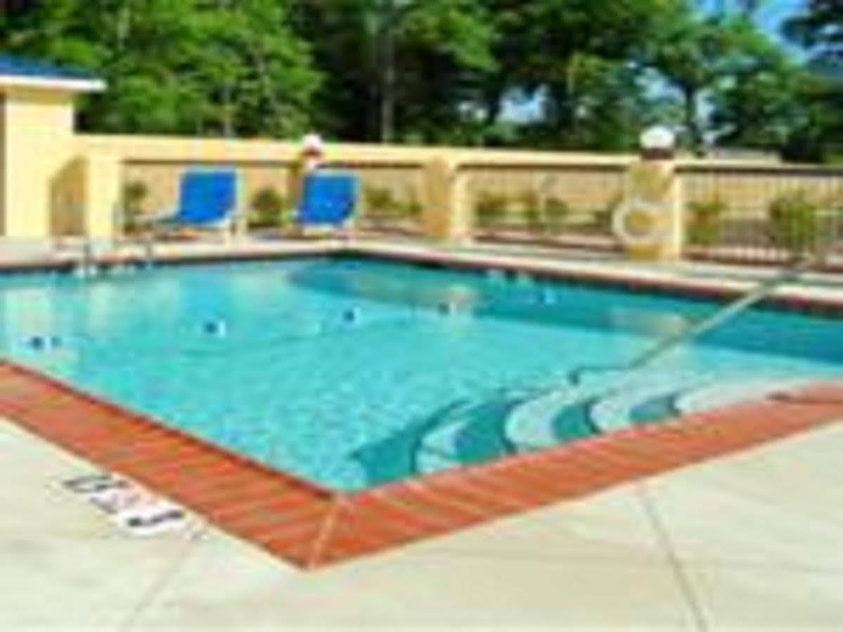 Days Inn By Wyndham Semmes Mobile Bagian luar foto
